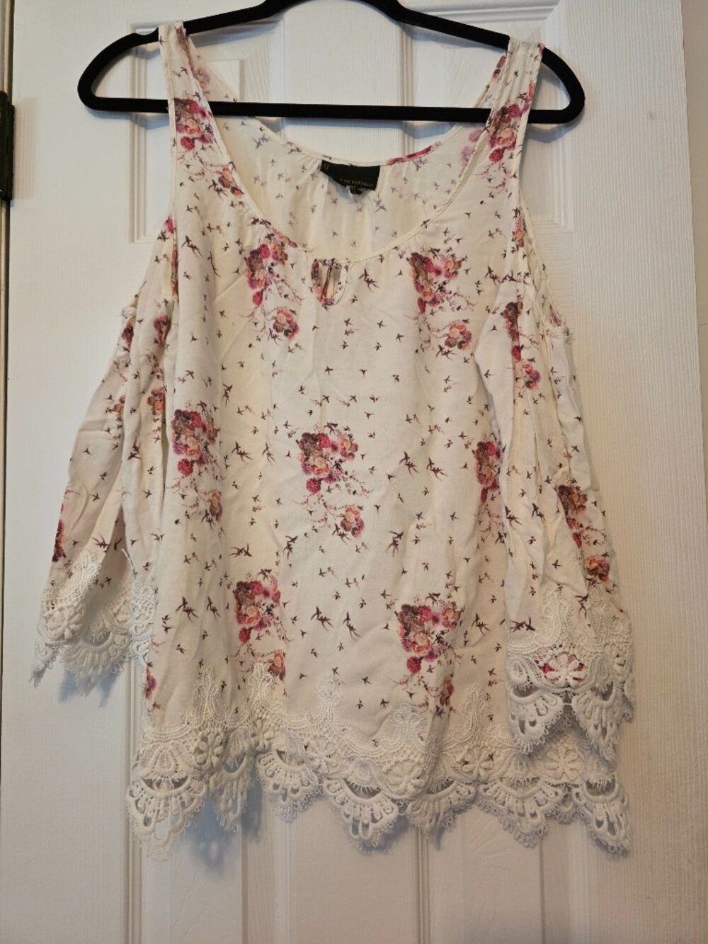I Jeans by Buffalo Cold Shoulder Floral Bird Blouse